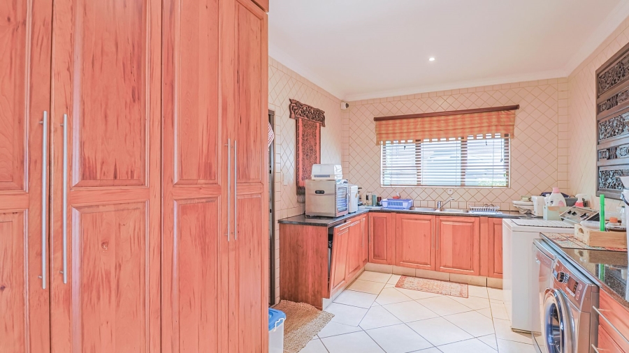 5 Bedroom Property for Sale in Birdwood Estate North West